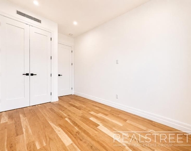 1405 Greene Ave - Photo Thumbnail 11