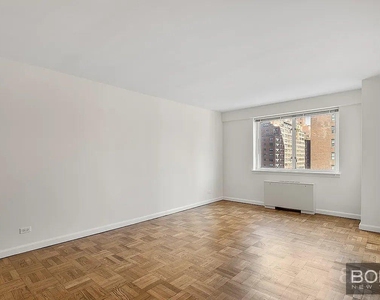 East 71st Street - Photo Thumbnail 5