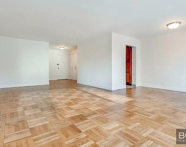 East 71st Street - Photo Thumbnail 1