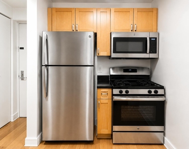 323 West 96th Street - Photo Thumbnail 8