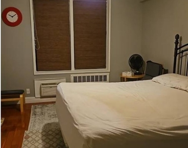 100-25 Queens Boulevard - Photo Thumbnail 2
