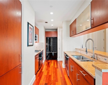 175 Huguenot Street - Photo Thumbnail 2