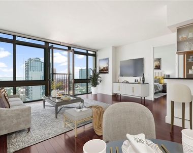 175 Huguenot Street - Photo Thumbnail 1