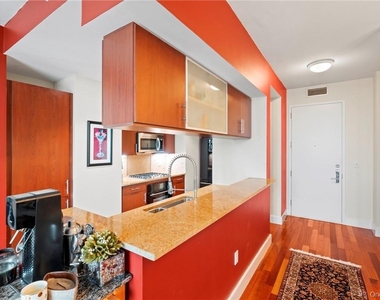 175 Huguenot Street - Photo Thumbnail 3