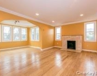 79 Onderdonk Avenue - Photo Thumbnail 2