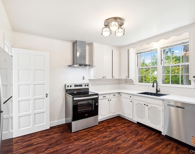6 Fox Meadow Road - Photo Thumbnail 3