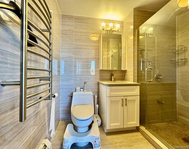 13226 Avery Avenue - Photo Thumbnail 9