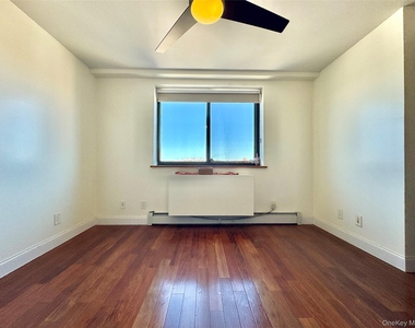 13226 Avery Avenue - Photo Thumbnail 10
