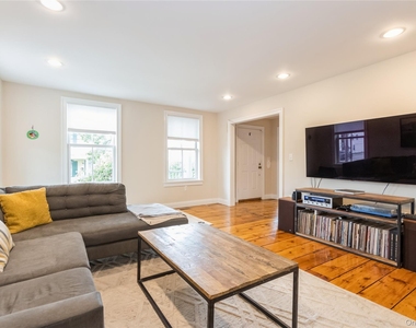 120 Verplanck Avenue - Photo Thumbnail 7