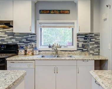 8 Carl Place - Photo Thumbnail 11