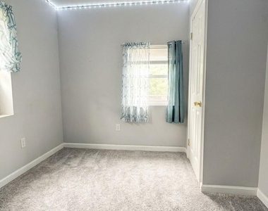 8 Carl Place - Photo Thumbnail 12