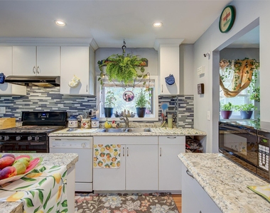 8 Carl Place - Photo Thumbnail 4