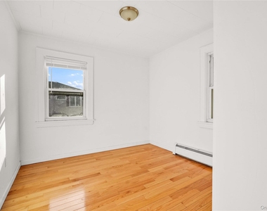 43-45 Parsons Boulevard - Photo Thumbnail 5