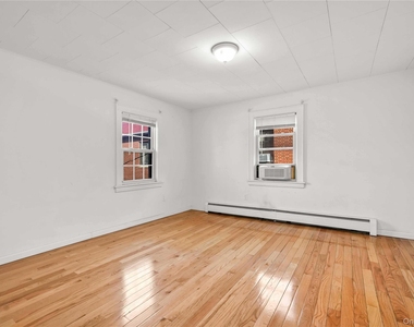 43-45 Parsons Boulevard - Photo Thumbnail 11