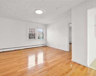 43-45 Parsons Boulevard - Photo Thumbnail 8