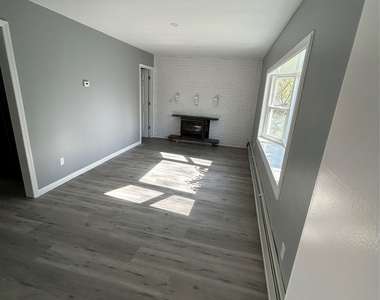 215 Dahlia Drive - Photo Thumbnail 3
