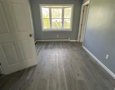 215 Dahlia Drive - Photo Thumbnail 7