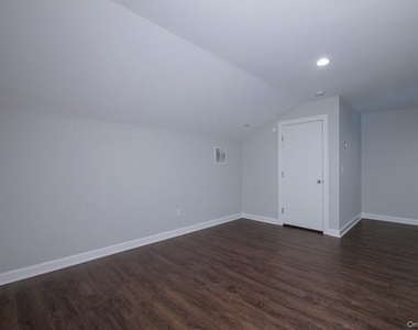 300 Sutton Court - Photo Thumbnail 4