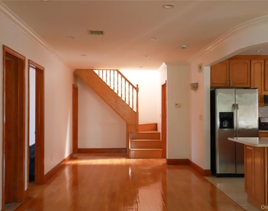 69-73 185th Street - Photo Thumbnail 5