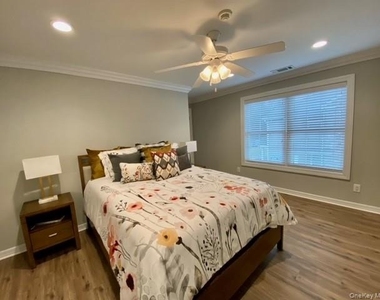 405 Vista View Drive - Photo Thumbnail 6