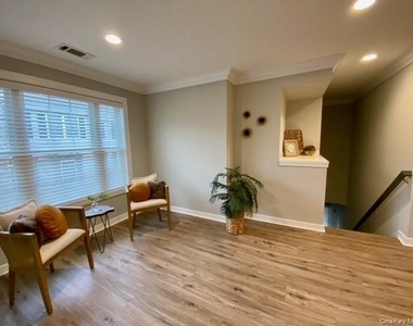405 Vista View Drive - Photo Thumbnail 3