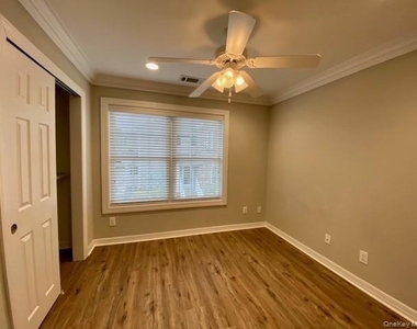 405 Vista View Drive - Photo Thumbnail 5