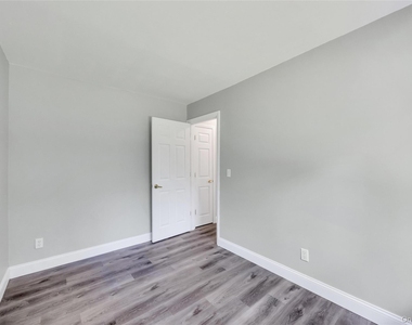 31 Richmond Boulevard - Photo Thumbnail 18