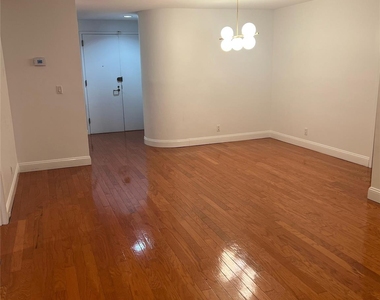 100 Cuttermill Road - Photo Thumbnail 7