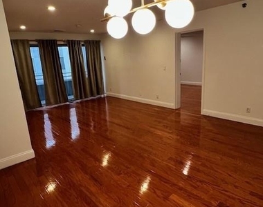 100 Cuttermill Road - Photo Thumbnail 6