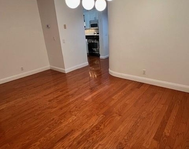100 Cuttermill Road - Photo Thumbnail 8