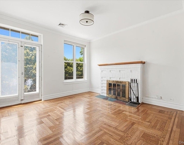 68-11 Clyde Street - Photo Thumbnail 6