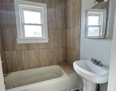 64 Sprague Avenue - Photo Thumbnail 12