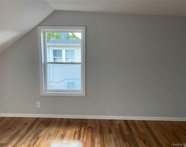 158 Rhodes Avenue - Photo Thumbnail 2