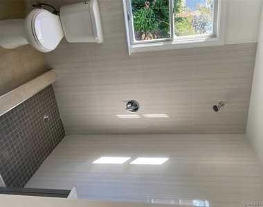 158 Rhodes Avenue - Photo Thumbnail 3