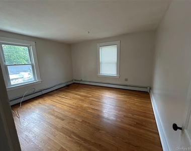 5851 S Elm Avenue - Photo Thumbnail 7