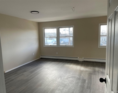 7 Locust Ave - Photo Thumbnail 17