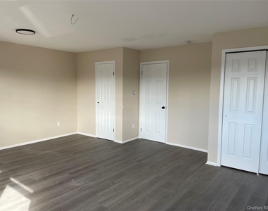 7 Locust Ave - Photo Thumbnail 18