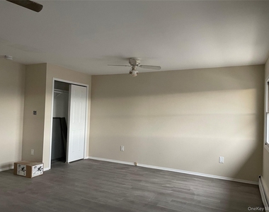 7 Locust Ave - Photo Thumbnail 7