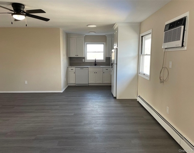 7 Locust Ave - Photo Thumbnail 4