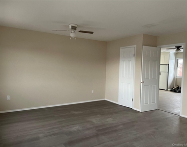 7 Locust Ave - Photo Thumbnail 9