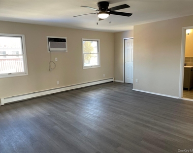 7 Locust Ave - Photo Thumbnail 13
