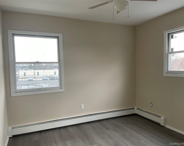 7 Locust Ave - Photo Thumbnail 8