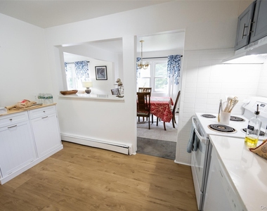 46 Robinson Avenue - Photo Thumbnail 4