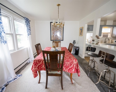 46 Robinson Avenue - Photo Thumbnail 6