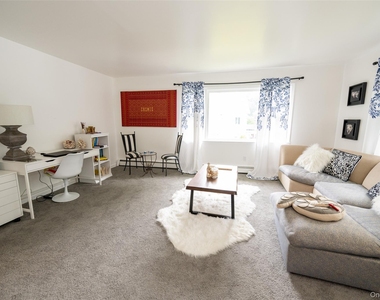 46 Robinson Avenue - Photo Thumbnail 9