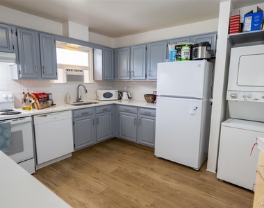 46 Robinson Avenue - Photo Thumbnail 5