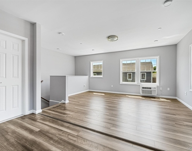 108 N Kensico Avenue - Photo Thumbnail 1