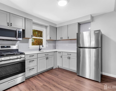 368-370 Voorhees Avenue - Photo Thumbnail 11