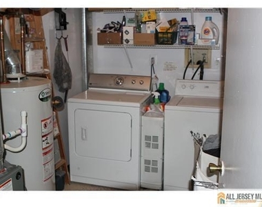 388 Lancaster Court - Photo Thumbnail 6