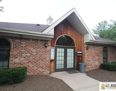 388 Lancaster Court - Photo Thumbnail 9